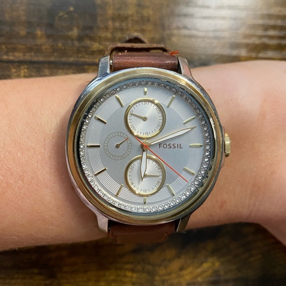 Women’s Fossil Watch - Picture 1 of 9